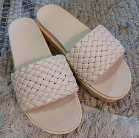 Vegan Platform Sandals - Picture 4 of 11